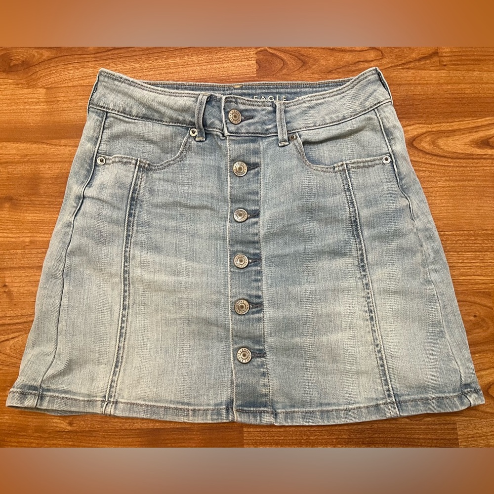 American Eagle Denim Mini Skirt Sz 2 Light Wash Button Front Stretch